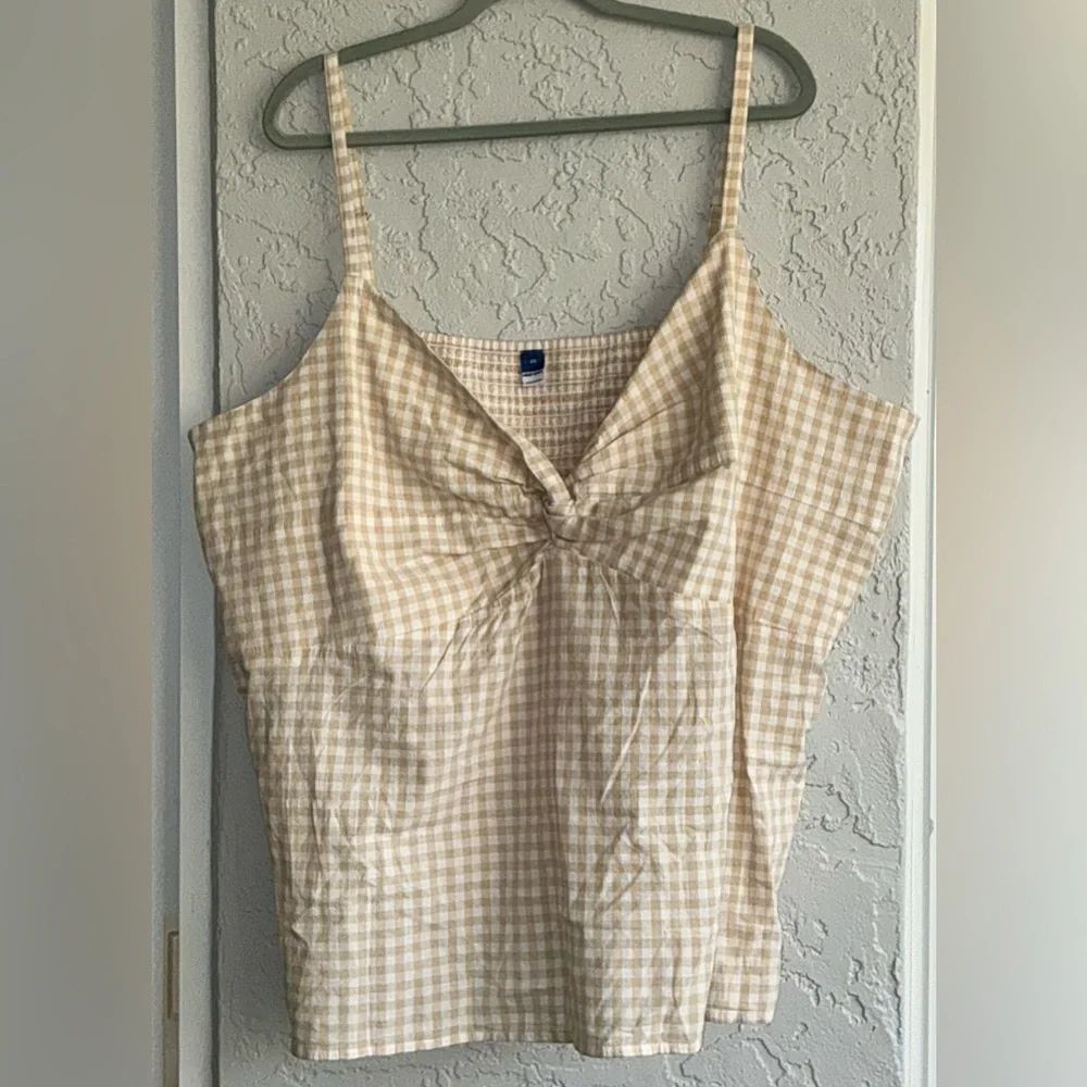 Old Navy Gingham Spaghetti Strap Women's Top (NWOT) - Picture 2 of 8